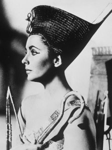 Hollywood Photo Archive - Elizabeth Taylor - Cleopatra