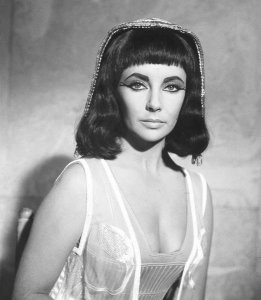 Hollywood Photo Archive - Elizabeth Taylor - Cleopatra