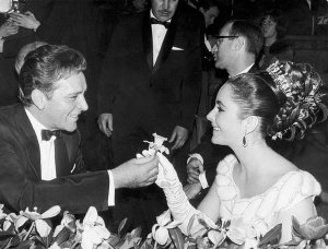 Hollywood Photo Archive - Elizabeth Taylor and Richard Burton