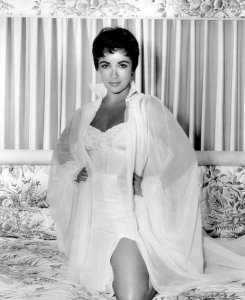 Hollywood Photo Archive - Elizabeth Taylor