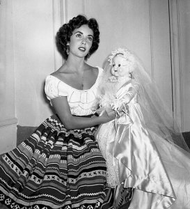 Hollywood Photo Archive - Elizabeth Taylor