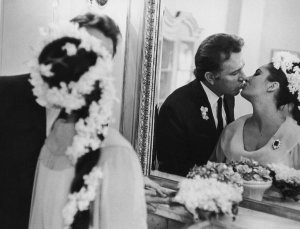 Hollywood Photo Archive - Elizabeth Taylor and Richard Burton in 1964