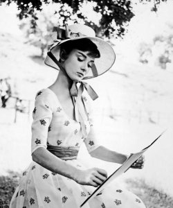 Hollywood Photo Archive - Audrey Hepburn