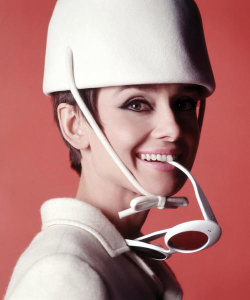 Hollywood Photo Archive - Audrey Hepburn