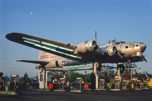 John Margolies - Bomber gas station, Route 99 E., Milwaukie, Oregon