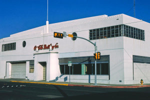 John Margolies - Coca Cola Bottling Company, 12th and Austin, Waco, Texas