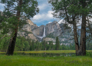 Tim Fitzharris - Yosemite Falls from Cook's Meadow, Yosemite Valley, Yosemite National Park, California