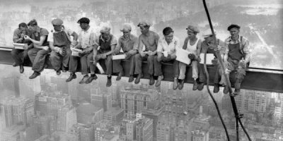 Charles C. Ebbets - New York Construction Workers Lunching on a Crossbeam, 1932