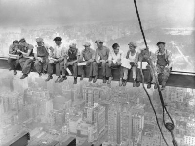 Charles C. Ebbets - New York Construction Workers Lunching on a Crossbeam, 1932