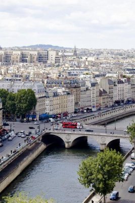 Vadim Ratsenskiy - View of Paris (center)