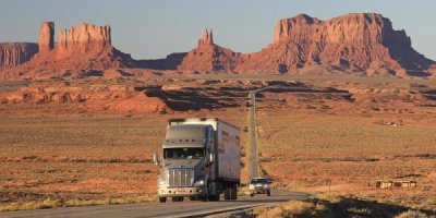 Vadim Ratsenskiy - Highway, Monument Valley, USA