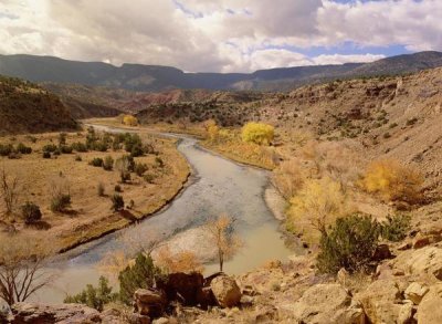 Tim Fitzharris - Rio Chama in autumn, New Mexico