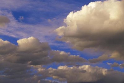 Tim Fitzharris - Colorful clouds against blue sky, New Mexico