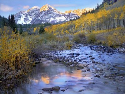 Tim Fitzharris - Maroon Bells and Maroon Creek in autumn, Colorado