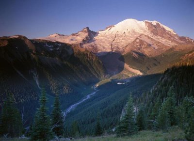 Tim Fitzharris - Mt Rainier seen at sunrise, Mt Rainier National Park, Washington