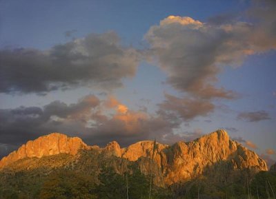 Tim Fitzharris - Sunlight illuminating Chisos Mountains, Chihuahuan Desert, Texas