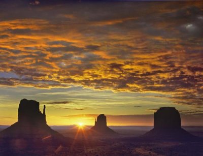 Tim Fitzharris - The Mittens and Merrick Butte at sunrise, Monument Valley, Arizona