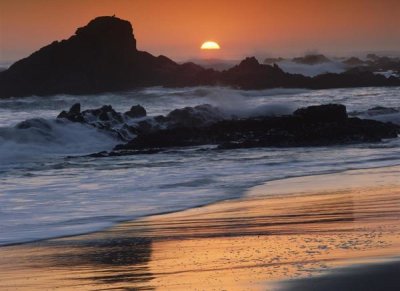 Tim Fitzharris - Crashing surf on rocks at sunset, Point Piedras Blancas, California