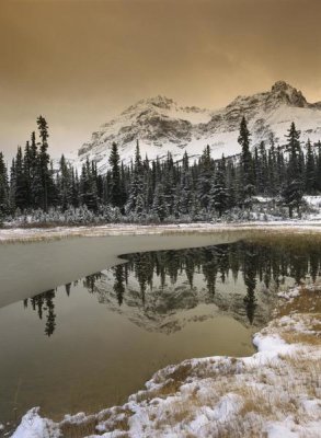 Tim Fitzharris - Canadian Rocky Mountains dusted in snow, Banff National Park, Alberta, Canada