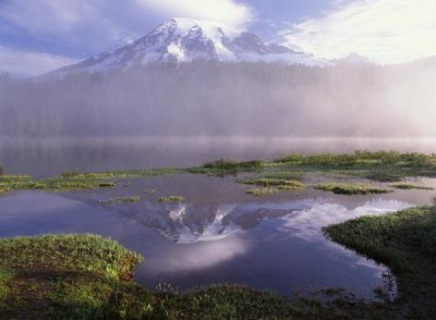 Tim Fitzharris - Mt Rainier, an active volcano encased in snow, Mt Rainier National Park, Washington