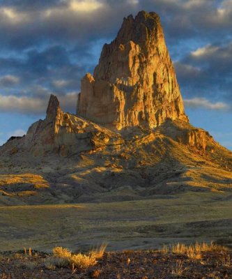 Tim Fitzharris - Agathla Peak, the basalt core of an extinct volcano, Monument Valley Navajo Tribal Park, Arizona