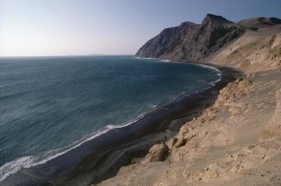 Tui De Roy - Atacama Desert, sea cliffs and Pacific Ocean, Paracas Peninsula, Peru