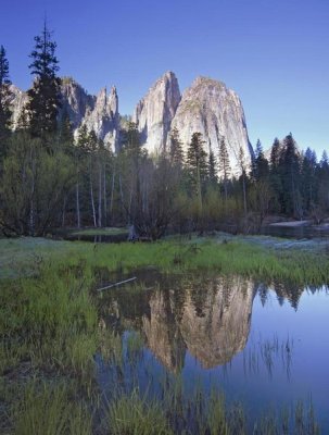 Tim Fitzharris - Cathedral Rock reflected in the Merced River, Yosemite NP, California