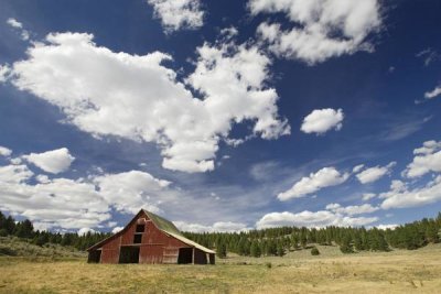 Konrad Wothe - Old red barn in pastoral landscape, Oregon