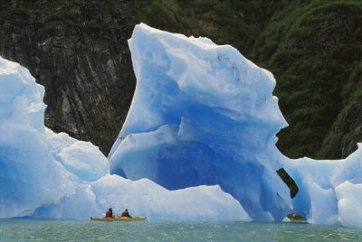 Shaun Barnett - Sea kayaking with icebergs, Tracy Arm, Alaska