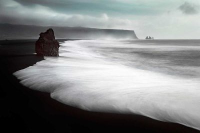 Liloni Luca - The Black Beach