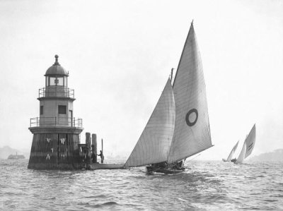 Anonymous - Sloop and Channel Pile Light on Sydney Harbour