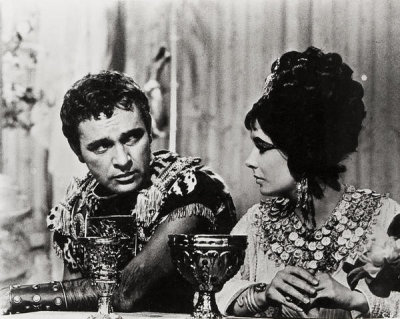 Hollywood Photo Archive - Elizabeth Taylor - Cleopatra