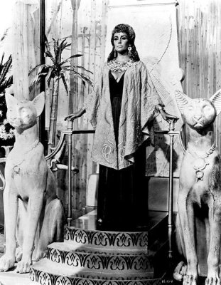 Hollywood Photo Archive - Elizabeth Taylor - Cleopatra