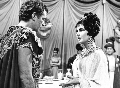 Hollywood Photo Archive - Elizabeth Taylor - Cleopatra