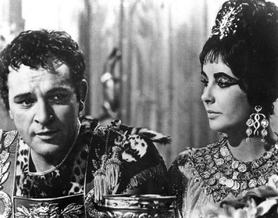 Hollywood Photo Archive - Elizabeth Taylor and Richard Burton in Cleopatra