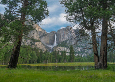 Tim Fitzharris - Yosemite Falls from Cook's Meadow, Yosemite Valley, Yosemite National Park, California