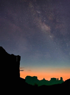 Tim Fitzharris - Milky Way over buttes, Monument Valley, Arizona