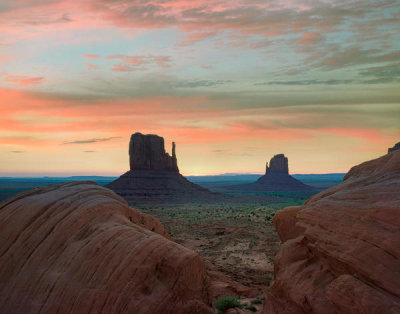Tim Fitzharris - The Mittens at sunset, Monument Valley, Arizona