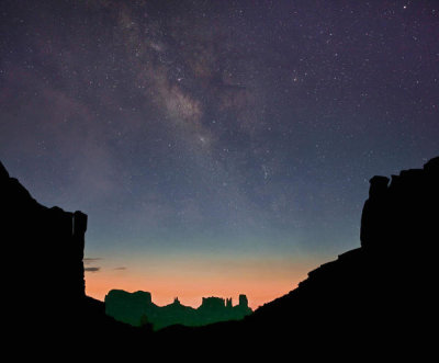 Tim Fitzharris - Milky Way over buttes, Monument Valley, Arizona