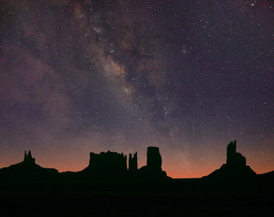 Tim Fitzharris - Milky Way and starry sky over buttes, Monument Valley, Arizona
