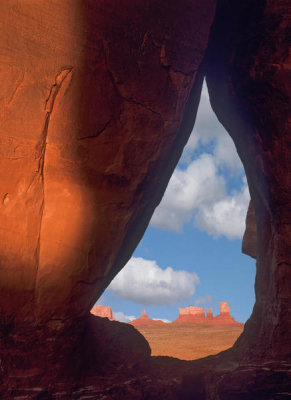 Tim Fitzharris - Buttes seen through Teardrop Arch, Monument Valley, Arizona