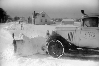 Arthur Rothstein - Snowplows near Highway U.S. 50, Ross County, Ohio , 1940