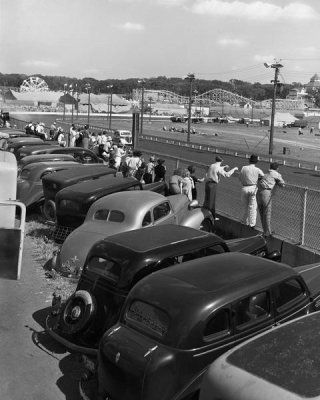 Arthur Rothstein - Spectators at auto races. Iowa State Fair, Des Moines, Iowa, 1939