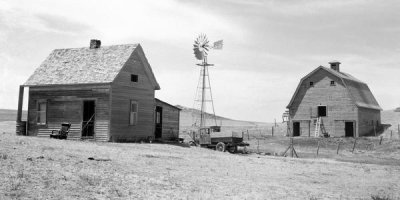 Arthur Rothstein - Typical farm in drought area. Beach, North Dakota, 1936