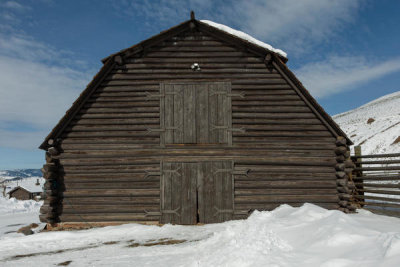 Carol Highsmith - Log barn at the Lamar Ranger Station and Yellowstone Institute's Buffalo Ranch, 2016