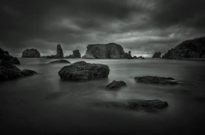 Lydia Jacobs - Gloomy Morning At Bandon Beach