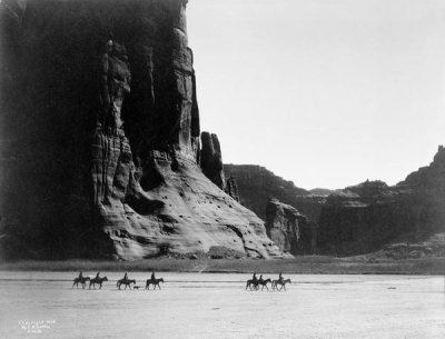 Edward S. Curtis - Navajo riders in Canyon de Chelly, ca. 1904
