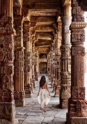 Marc Moreau - At the Temple, India