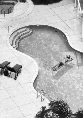 Haute Photo Collection - La Piscine III (B&W)